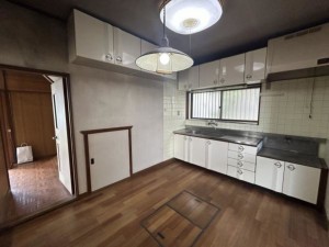 松阪市塚本町、中古一戸建てのキッチン画像です