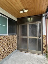 松阪市塚本町、中古一戸建ての玄関画像です