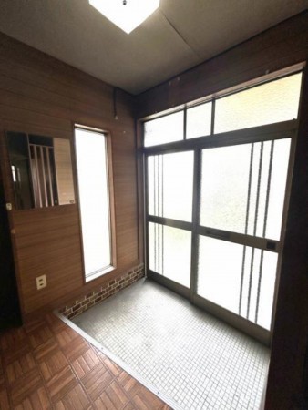 松阪市塚本町、中古一戸建ての玄関画像です