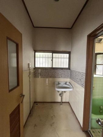 松阪市塚本町、中古一戸建ての洗面画像です