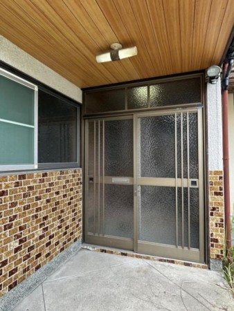 松阪市塚本町、中古一戸建ての玄関画像です
