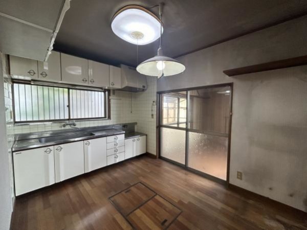 松阪市塚本町、中古一戸建てのキッチン画像です