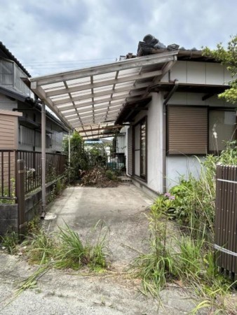松阪市塚本町、中古一戸建ての駐車場画像です