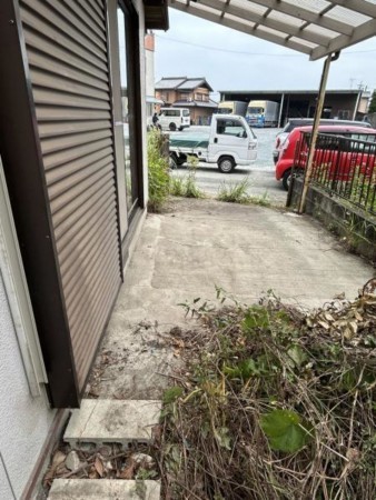 松阪市塚本町、中古一戸建ての駐車場画像です