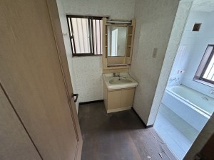 松阪市嬉野宮野町、中古一戸建ての洗面画像です