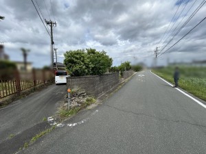 松阪市上ノ庄町、土地の前面道路を含む現地写真画像です