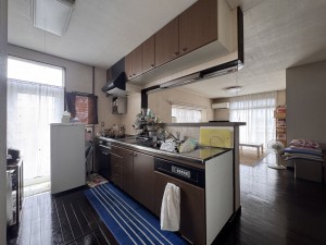 松阪市豊原町、中古一戸建てのキッチン画像です
