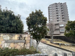 松阪市西之庄町、マンションの画像です