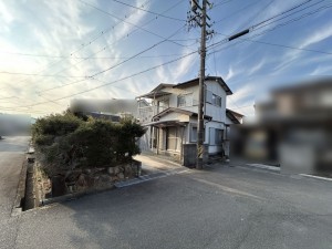 松阪市嬉野平生町、収益物件/住宅の外観画像です