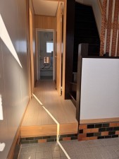 松阪市大津町、中古一戸建ての玄関画像です