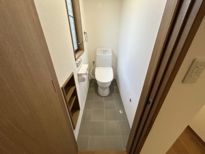 松阪市南町、中古一戸建てのトイレ画像です