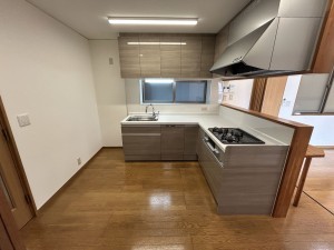 松阪市南町、中古一戸建てのキッチン画像です