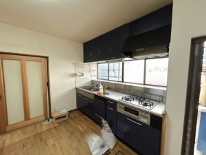 松阪市久保町、中古一戸建てのキッチン画像です
