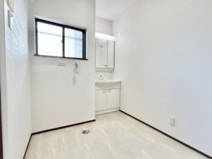 松阪市久保町、中古一戸建ての洗面画像です