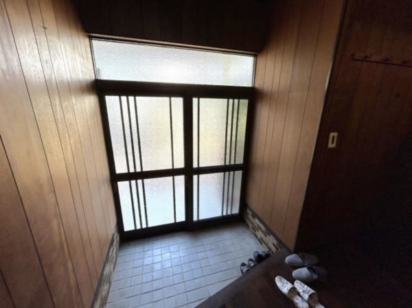 松阪市久保町、中古一戸建ての玄関画像です