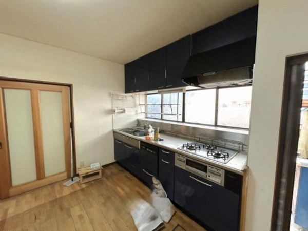松阪市久保町、中古一戸建てのキッチン画像です