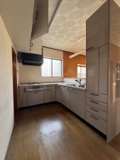 松阪市川井町、中古一戸建てのキッチン画像です