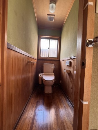 松阪市川井町、中古一戸建てのトイレ画像です