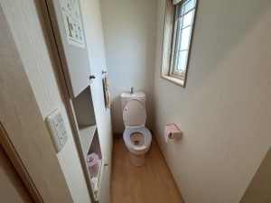 松阪市甚目町、中古一戸建てのトイレ画像です