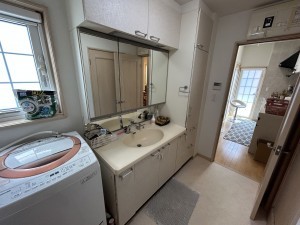 松阪市甚目町、中古一戸建ての洗面画像です