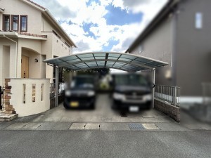 松阪市甚目町、中古一戸建ての駐車場画像です