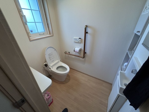 松阪市甚目町、中古一戸建てのトイレ画像です