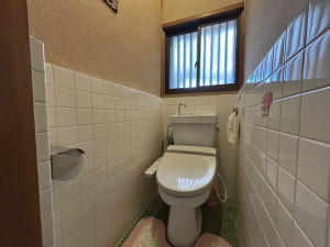 松阪市田原町、中古一戸建てのトイレ画像です