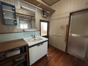 松阪市田原町、中古一戸建ての洗面画像です