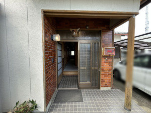 松阪市田原町、中古一戸建ての玄関画像です