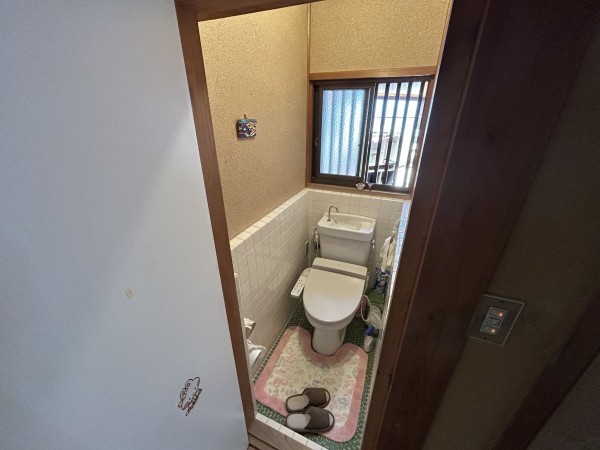 松阪市田原町、中古一戸建てのトイレ画像です