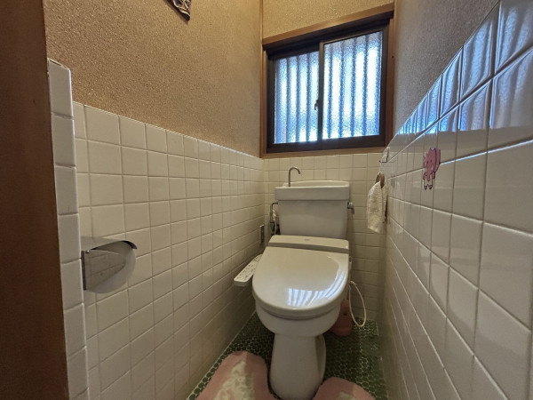 松阪市田原町、中古一戸建てのトイレ画像です