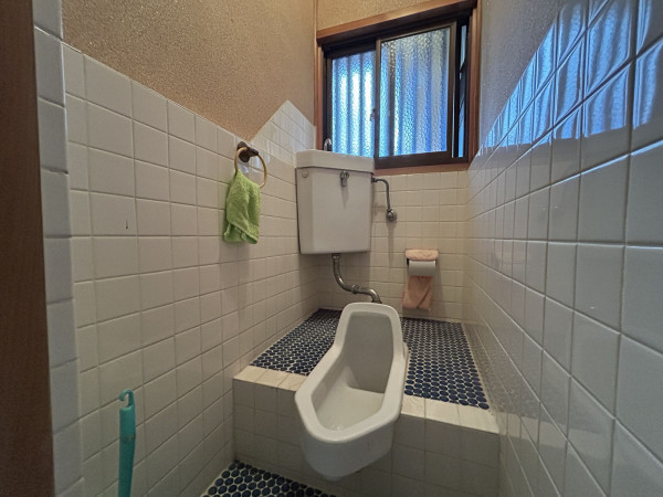 松阪市田原町、中古一戸建てのトイレ画像です