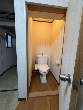 松阪市日野町、中古一戸建てのトイレ画像です