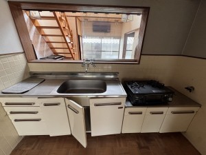松阪市久保町、中古一戸建てのキッチン画像です
