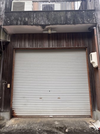 松阪市久保町、中古一戸建ての駐車場画像です