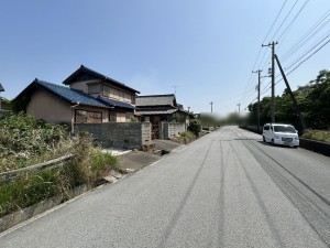 松阪市大口町、土地の前面道路を含む現地写真画像です