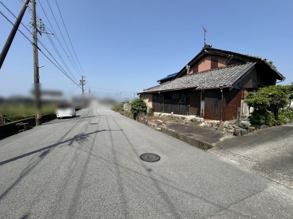松阪市大口町、土地の前面道路を含む現地写真画像です