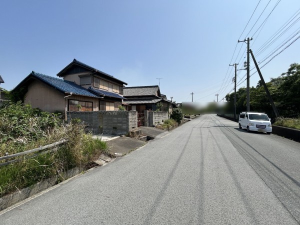 松阪市大口町、土地の前面道路を含む現地写真画像です