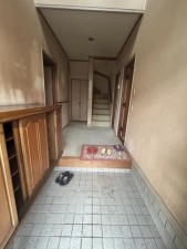 松阪市久保町、中古一戸建ての玄関画像です