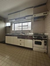 松阪市久保町、中古一戸建てのキッチン画像です