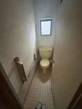 松阪市久保町、中古一戸建てのトイレ画像です