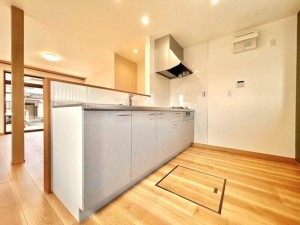 松阪市久保町、中古一戸建てのキッチン画像です