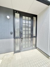 松阪市嬉野黒田町、中古一戸建ての玄関画像です