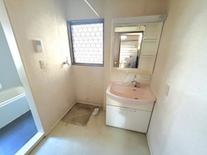 松阪市嬉野黒田町、中古一戸建ての洗面画像です