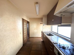 松阪市嬉野黒田町、中古一戸建てのキッチン画像です