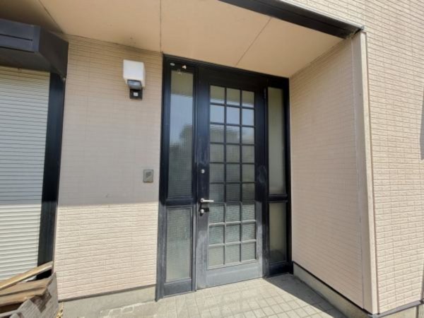 松阪市嬉野黒田町、中古一戸建ての玄関画像です