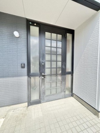 松阪市嬉野黒田町、中古一戸建ての玄関画像です