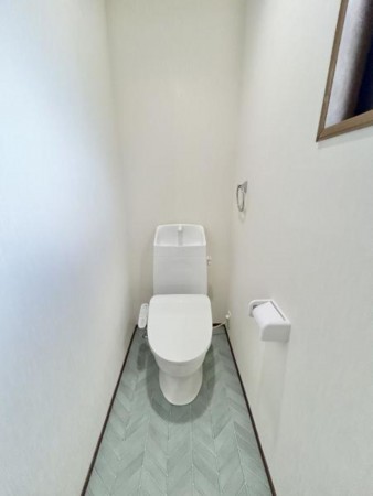 松阪市嬉野黒田町、中古一戸建てのトイレ画像です