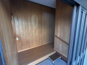 松阪市大津町、中古一戸建ての玄関画像です