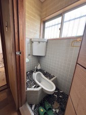 松阪市山室町、中古一戸建てのトイレ画像です